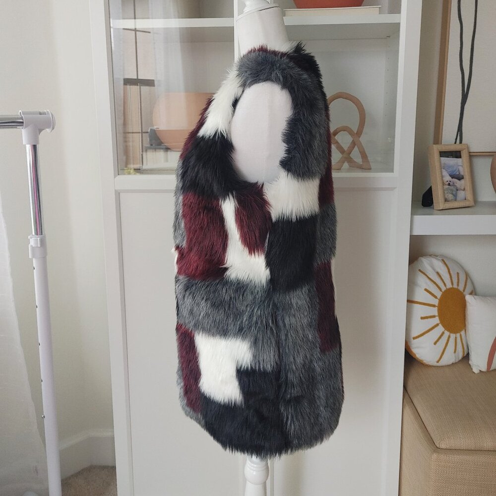 C&C California Faux Fur Sleeveless Vest - Medium - Picture 2 of 4